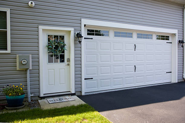 24/7 Emergency Garage Door Panel Replacement experts in Isanti, MN